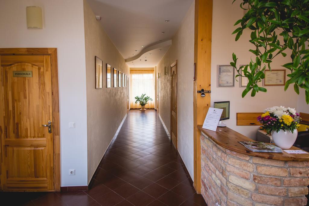 Viesu Maja Janis Hotel Madona Kültér fotó