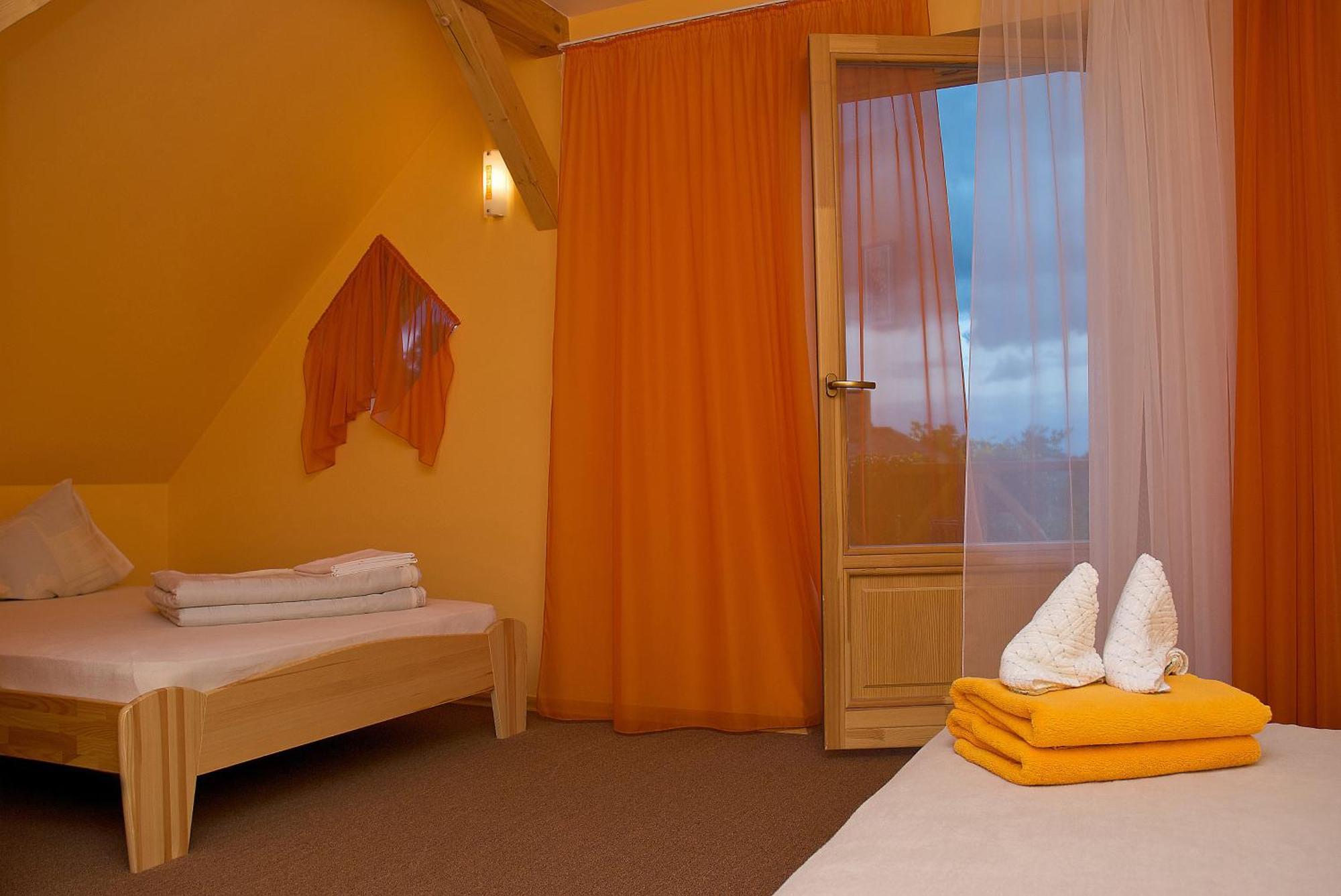 Viesu Maja Janis Hotel Madona Kültér fotó