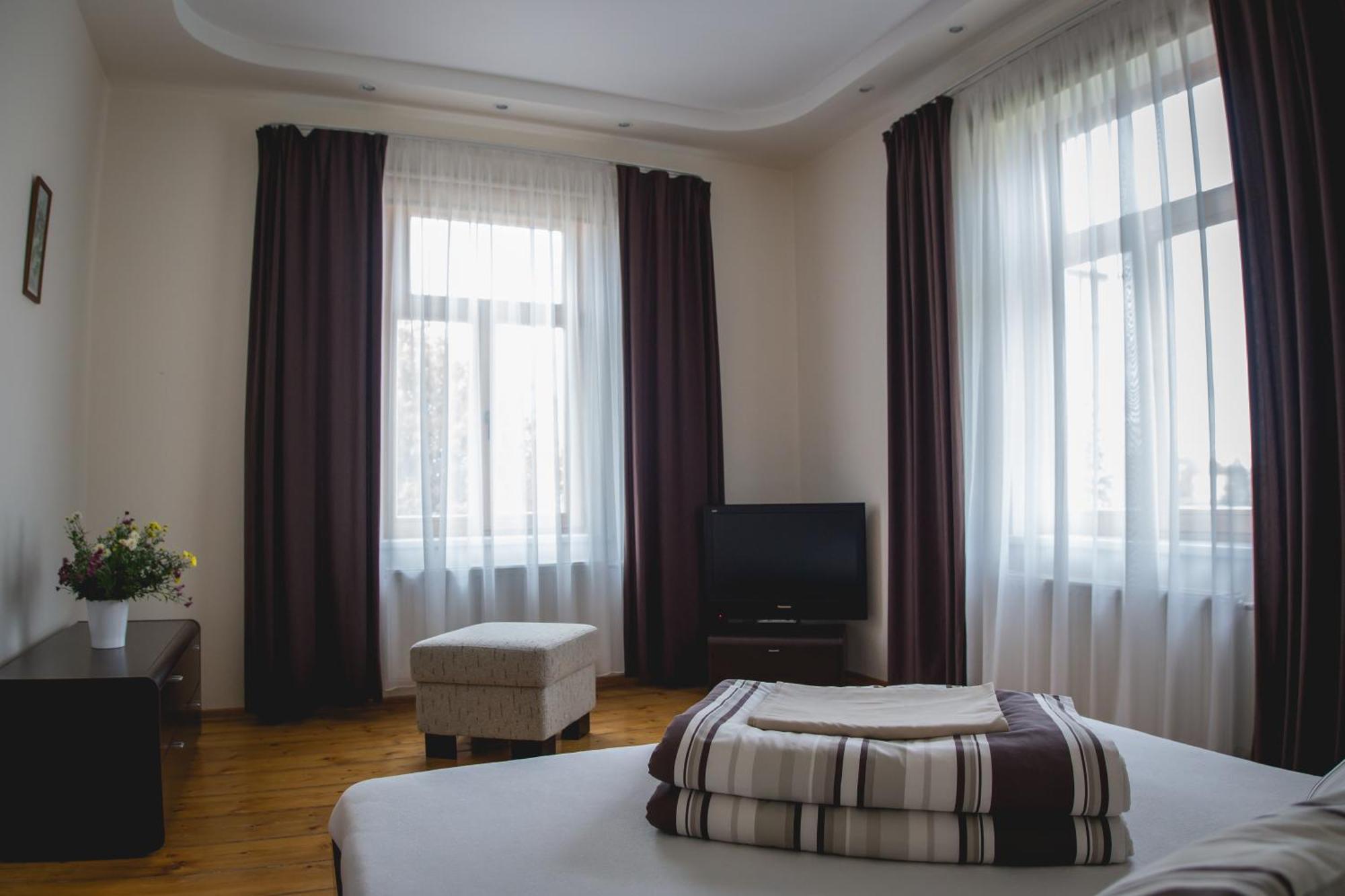 Viesu Maja Janis Hotel Madona Kültér fotó